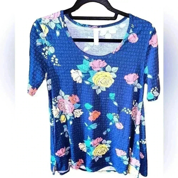 LuLaRoe Tops - Lularoe small blue Perfect T with beautiful roses and‎ xoxo hugs & kisses! NWT